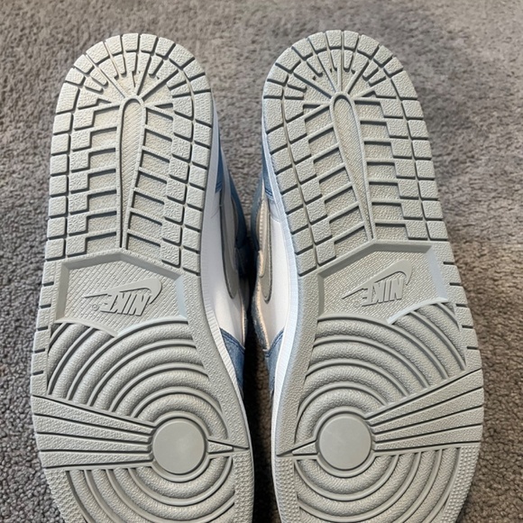 Size 12 Jordan 1 high of hyper royal - Picture 3 of 4